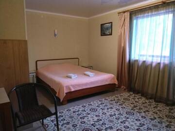 Фото номера Трехместный номер с балконом Мини-отель Mini Hotel Oliva г. Святогорск 2