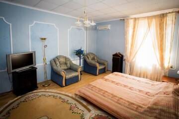 Фото номера Двухуровневые апартаменты Отель Club Hotel OSKOL 2 г. Святогорск 3